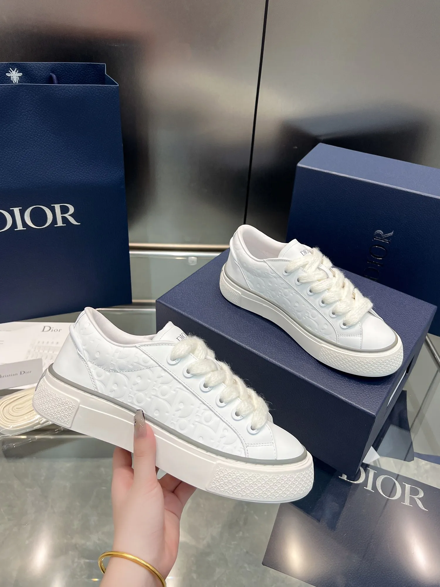 👟👟Ex-factory price 600👟👟 Dior 2023 autumn and winter haute couture series new CD jelly color couple flat casual shoes Dior Size: Female size 35-42 (41.42 customized, non-refundable) / Male size 38-46 (38.46 customized, non-refundable)